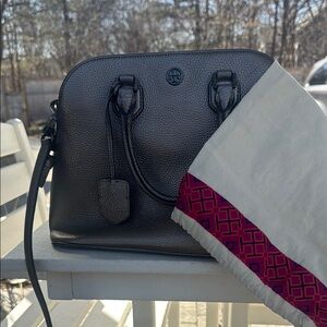 Elegant Black Leather Handbag